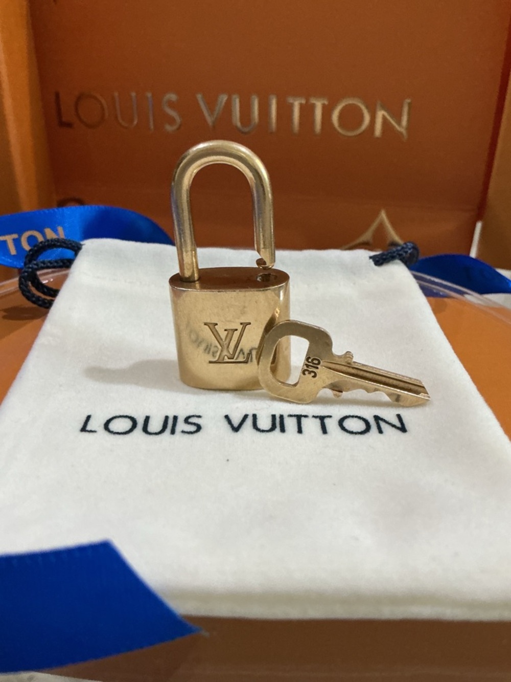 Louis Vuitton Gold Padlock with Matching Key can also be used as a necklace GWP - Picture 2 of 13